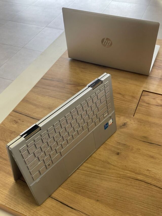 HP Pavilion x360 Core i3