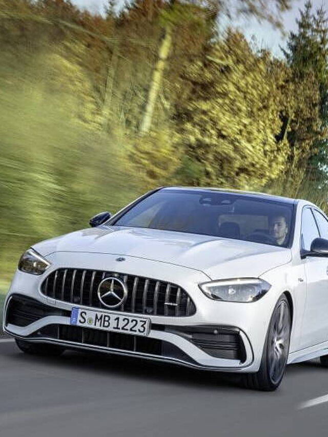 Mercedes-Benz AMG C 43 Front Left View